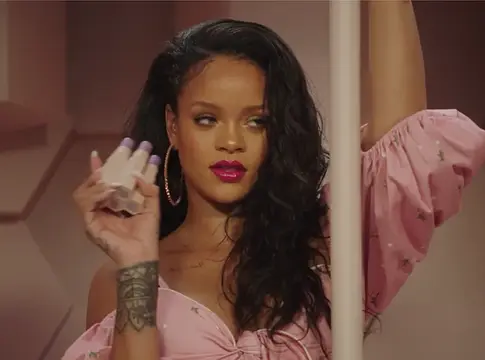 TikTokos deepfake-csalások szaporodnak: Taylor Swiftet és Rihannát hamis programokra „beszéltetik”