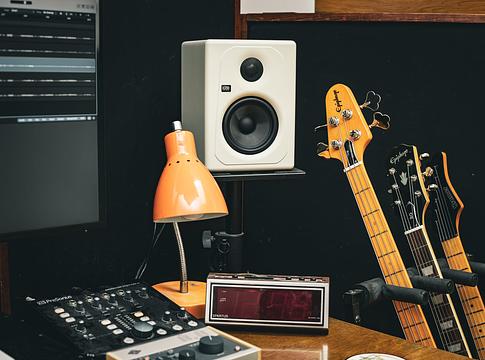 KRK Kreate 5 Latte – stílus és hangzás tökéletes harmóniában
