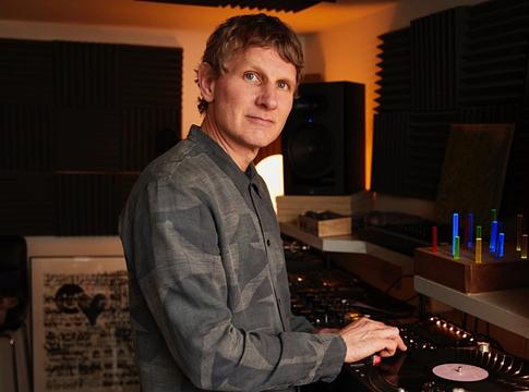 Ralph Lawson 20 óra 20 perces jótékonysági DJ-szettel ünnepli a 20/20 Vision 30 évét