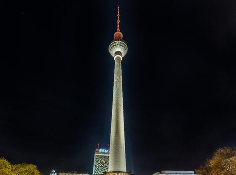 Berlin ikonikus tévétornyában rendeznek exkluzív techno bulit