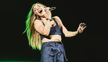 Becky Hill nekiment Jack Whitehallnak a „Wetherspoons Whitney” poén miatt