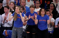 Hank Azaria kiakadt Taylor Swift courtside jegyein a Knicks döntőjén
