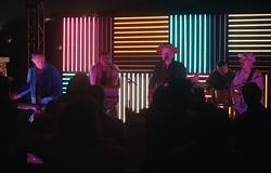 Szintipop cameo: Oscar Isaac a Hot Chippel zenél a Beef új évadában