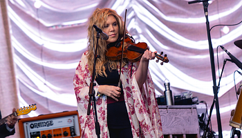Chapter 11 alatt a Jade Presents – az Alison Krauss‑koncertet még aznap átszervezték