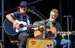 Glen Hansard megható szavakkal beszélt Eddie Vedderről halála előtt