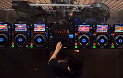 Hat CDJ, egy DJ: vita a „valós idejű zeneszerzésről” Berlinben