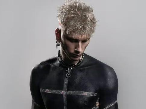 Machine Gun Kelly szerint lehet, hogy félig földönkívüli