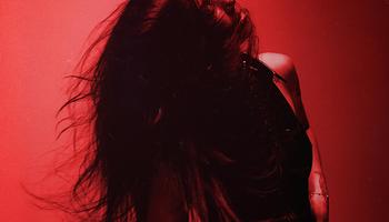 Tizenöt év Krewella után Yasmine Yousaf szólóprojektet indított: megjelent a BODIES IN THE CLUB