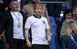 Ed Sheeran meglepte az angol válogatottat, a rajongók megosztottak