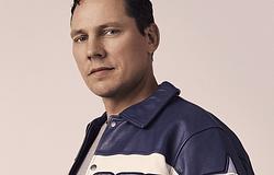 Tiësto hard technóra kapcsolt KUKO „Voicemail” remixében