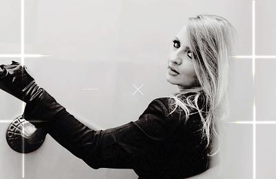 Claudia Bayer: emberi lépték, érzelmi elektronika – év végi körkérdés 2025