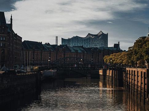 Hamburg utcái újra zenélnek – Demo-Rave a szabadságért