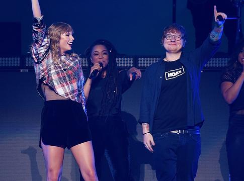 Ed Sheeran cáfolja a pletykákat: továbbra is szoros a barátsága Taylor Swifttel