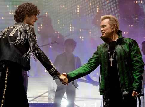 Sombr Billy Idollal adta elő az Eyes Without A Face-t a Coachellán, Radiohead-feldolgozás is volt