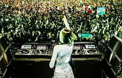 Miss Monique a Tomorrowlanden mutatta be új audiovizuális show-ját