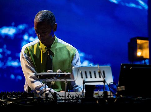 Jeff Mills nem fél az MI-től, de a zenéjét továbbra is maga készíti