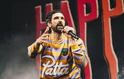 Kasabian két új dalt játszott az SNL UK-ban