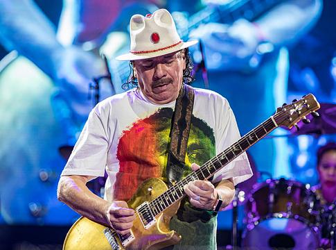 Carlos Santana tisztázta: teljes mértékben támogatja Bad Bunny Super Bowl-fellépését