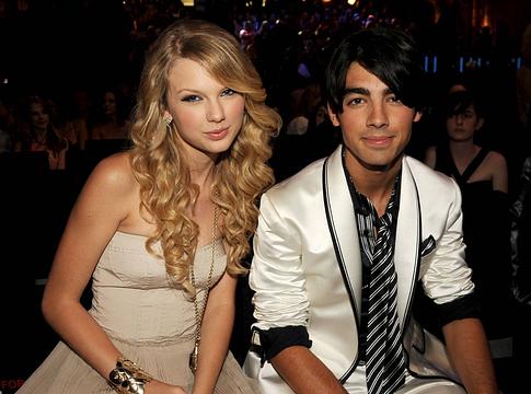 Joe Jonas reagált Taylor Swift új albumára: „Vannak benne igazán fülbemászó dallamok”