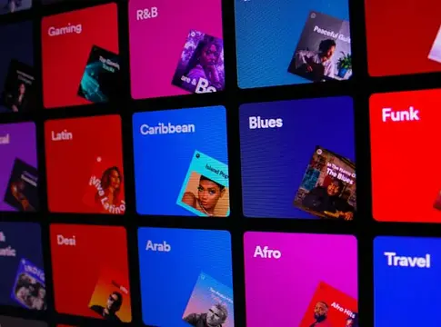 Titkos Spotify-szűrés miatt perel egy független zenész