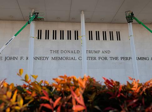 Vita a Kennedy Center új neve körül: művészek és politikusok is tiltakoznak