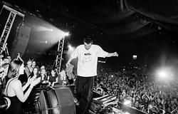 Fred again.. újabb meglepetéssel tér vissza: érkezik az USB002 Lyon szett