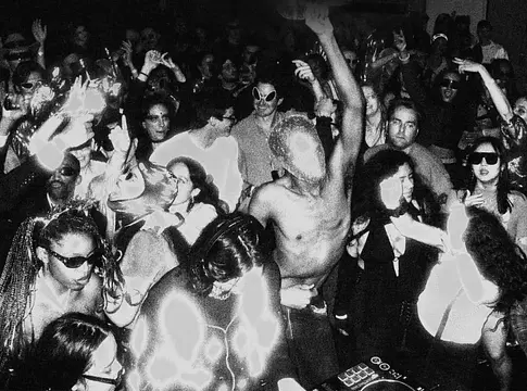 Amikor az underground rave elveszíti az irányítást