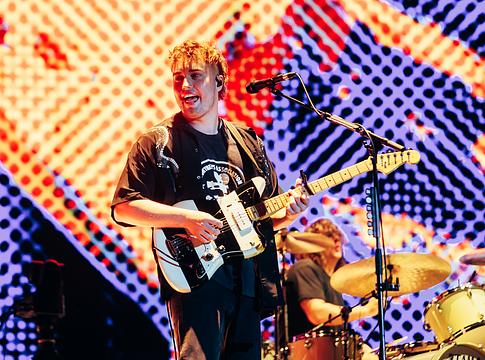 Sam Fender történelmet írt: teljes turnéját elektromos teherautók szolgálták ki