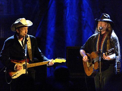 Bob Dylan „ősi viking léleknek” nevezte Willie Nelsont