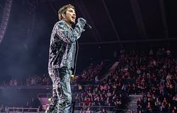 Adam Lambert új szólóprojektet készít és kiáll a transzjogok mellett