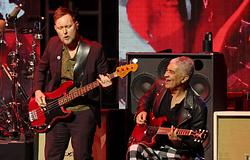 Nate Mendel visszahozta a Seven-t