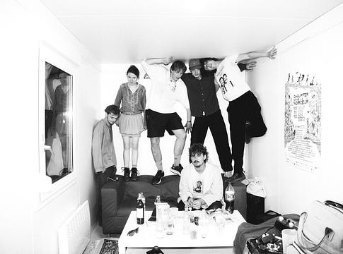 Új dallal folytatja az album felvezetését a Fat Dog