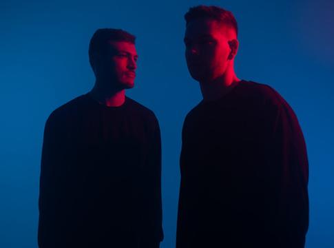 Modera: a seattle-i duó új albuma, a 'Together, Apart'
