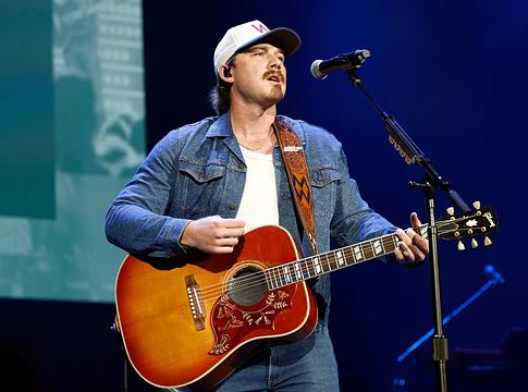 Morgan Wallen eldobott egy biztonsági őri telefont, másnap a pittsburghi estét is lemondta „szélsőséges időjárásra” hivatkozva