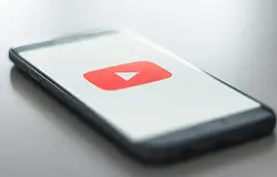 A YouTube AI-alapú életkor-becsléssel védené a fiatal felhasználókat