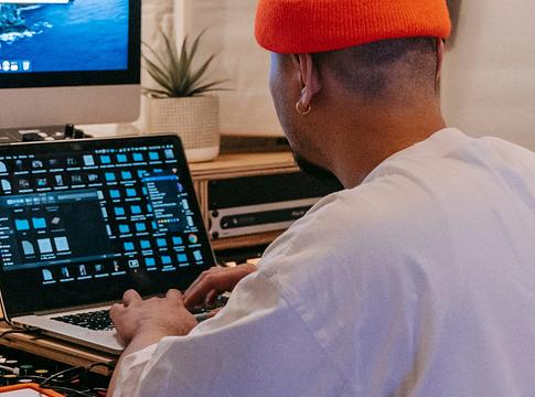 5 hatékony módszer az alkotói blokk leküzdésére producereknek