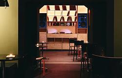 Megnyílt a SPIN: München új bakelitbárja több mint 2000 lemezzel és ikonikus hangzással