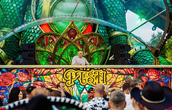 Push klasszikusa új életre kel: megérkezett a ’Strange World’ techno verziója