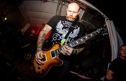 48 évesen elhunyt Andy Williams, az Every Time I Die alapító gitárosa