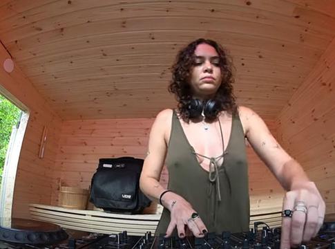 Sauna Radio: élő DJ-szettek egy úszó szaunából Stockholm szívében