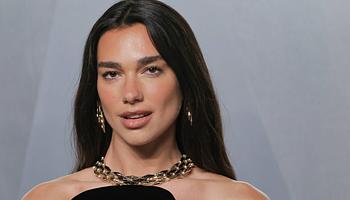 Dua Lipa megnyitotta első könyvtárát Portugáliában