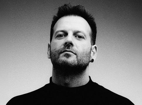 Enrico Sangiuliano lezárta a NINETOZERO sorozatot az Absence EP-vel