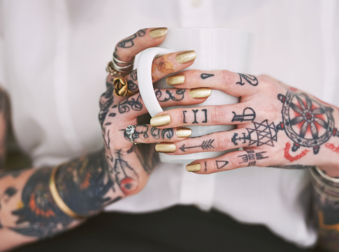 Amikor a baleset hagy nyomot: mi az a traumatikus tetoválás?