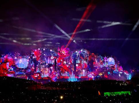 Megbüntették a Tomorrowlandet az egyszer használatos poharak miatt