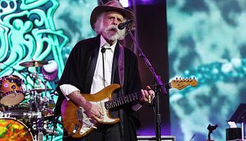 Bob Weir utolsó fellépésével búcsúznak a rajongók