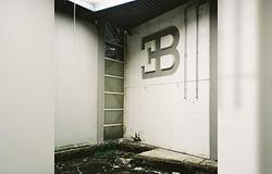 Witchtek: 5000 fiatal gyűlt össze egy illegális rave-en az elhagyatott Bugatti-gyárban