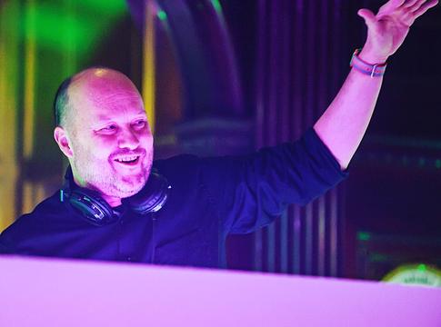MikeR a magányból épít felemelő Progressive House-t