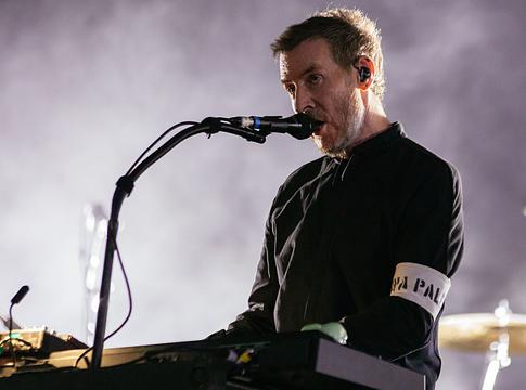 A Massive Attack koncerten támadja a Palantirt és a megfigyelési rendszereket