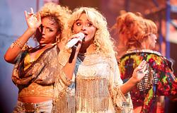 Sabrina Carpenter nyitja a 2026-os Grammy-gálát Los Angelesben