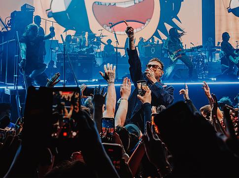 Gorillaz a Tottenham Hotspur Stadionban: Johnny Marrtól Little Simzig 22 vendég a színpadon